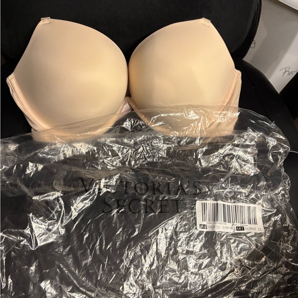 Victoria's Secret Other - Victoria's Secret Cream and pink  T-Shirt padded, push-up Bra with Molded Cups
